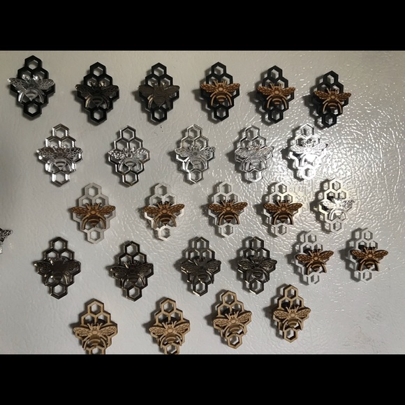 Bee and Honeycomb magnets - Picture 2 of 2